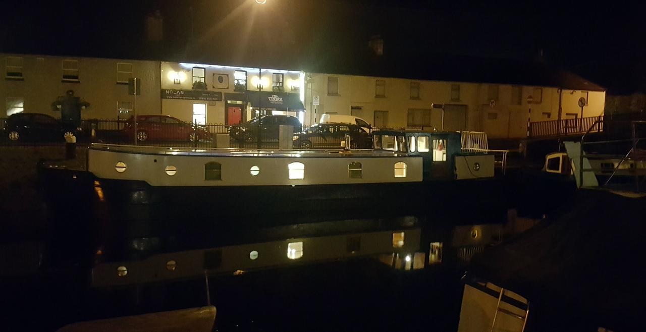 Roisin Dubh Houseboat Hotel Sallins Exterior photo