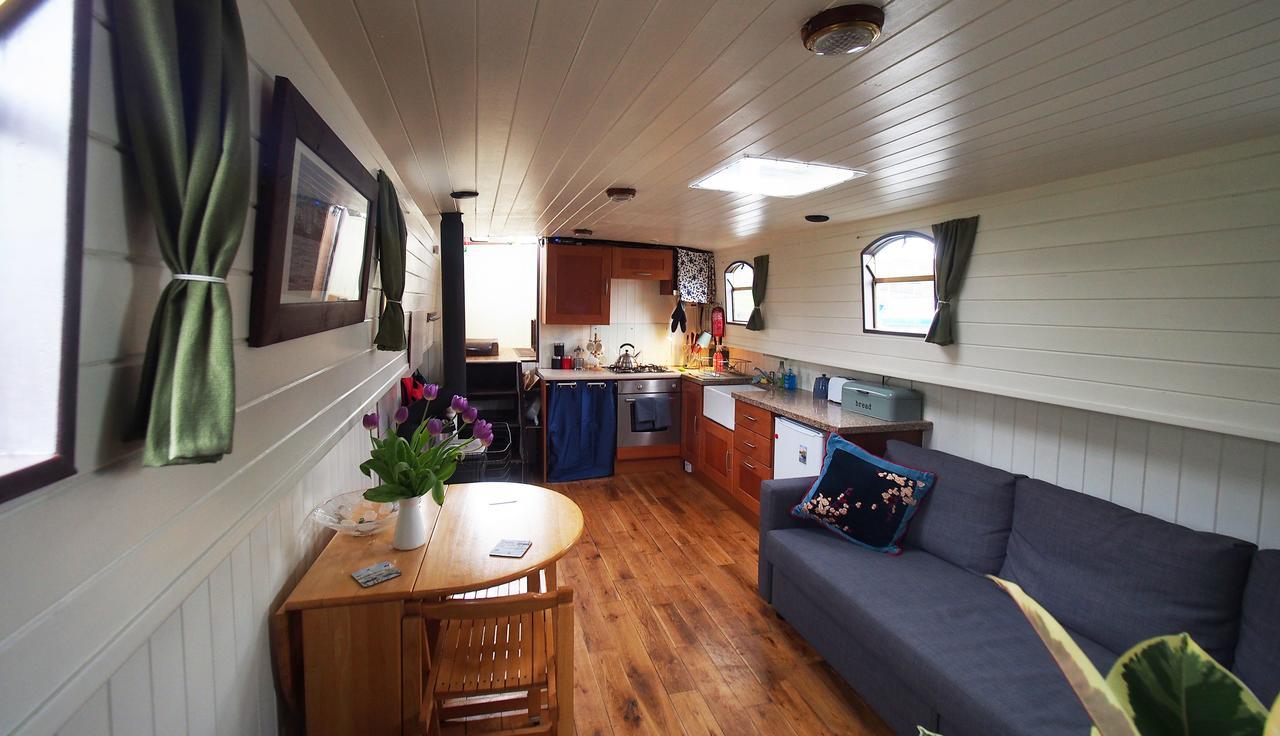 Roisin Dubh Houseboat Hotel Sallins Exterior photo