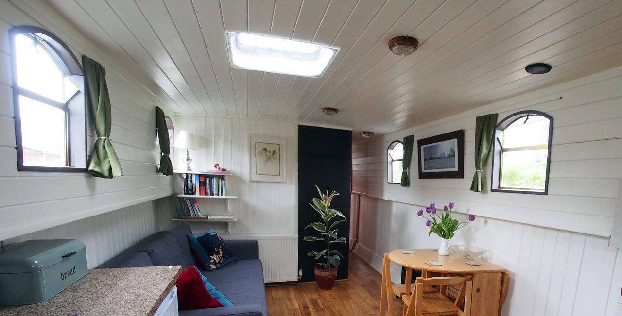 Roisin Dubh Houseboat Hotel Sallins Exterior photo